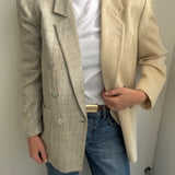 Stunning contrasted blazer in pale off-white tones