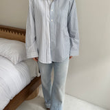 Contrasted shirt in blue tones