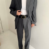 Contrasted suit in grey tones