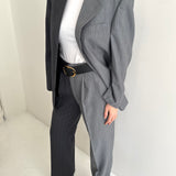 Contrasted suit in grey tones