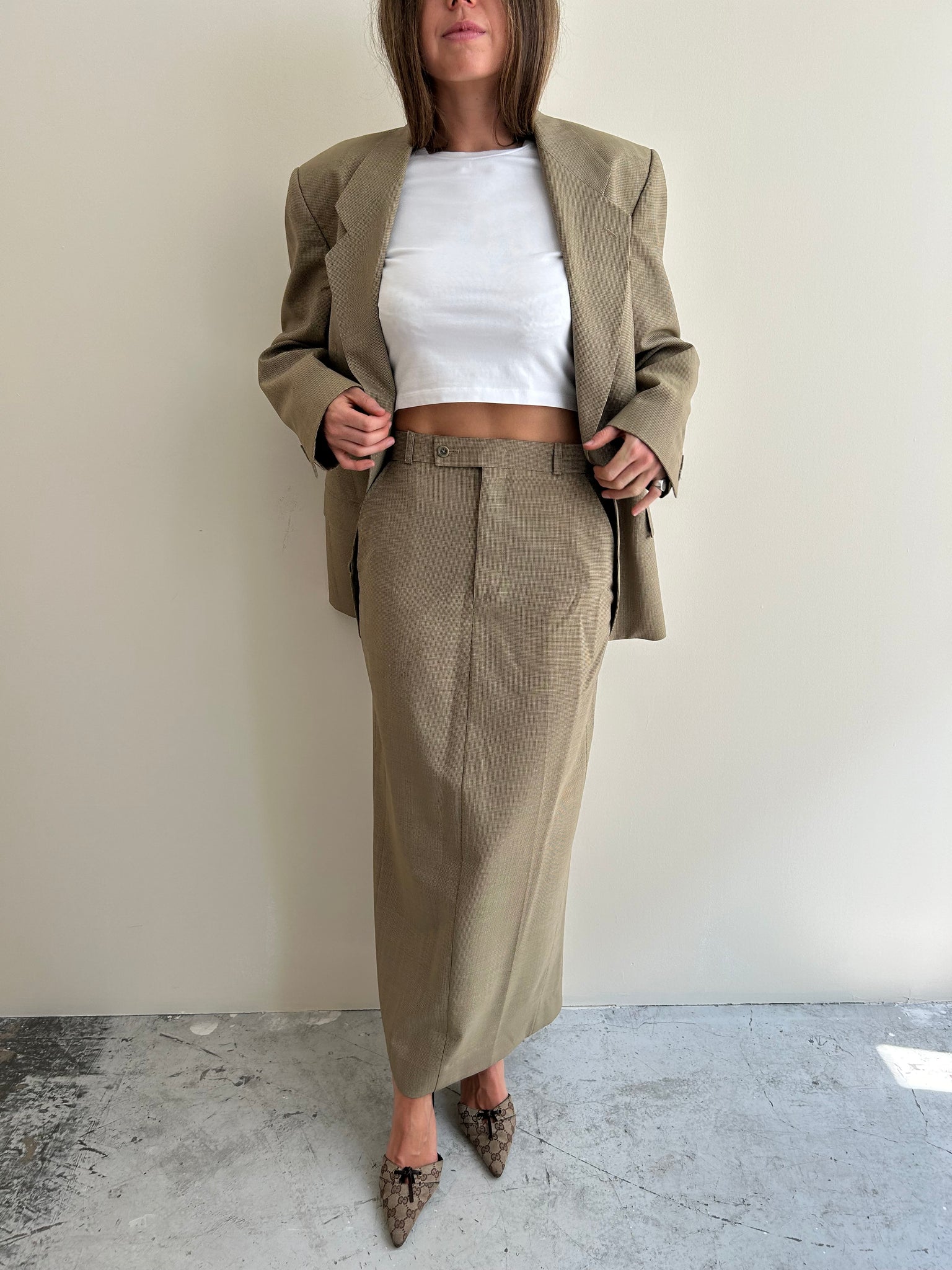 Long skirt suit in brown tones