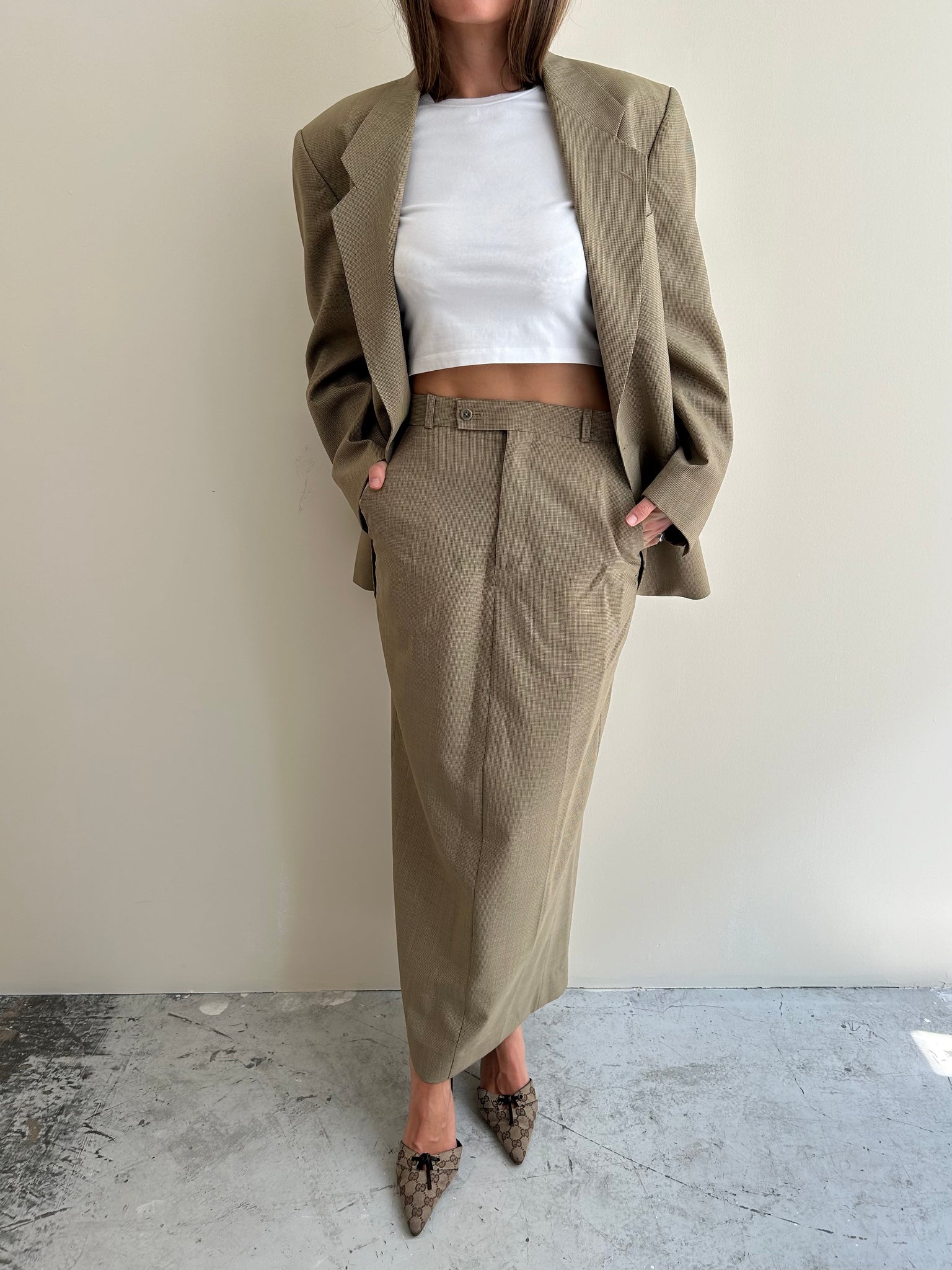 Long skirt suit in brown tones