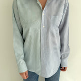 Contrasted shirt in blue and green tones