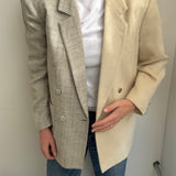 Stunning contrasted blazer in pale off-white tones
