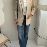 Stunning contrasted blazer in pale off-white tones