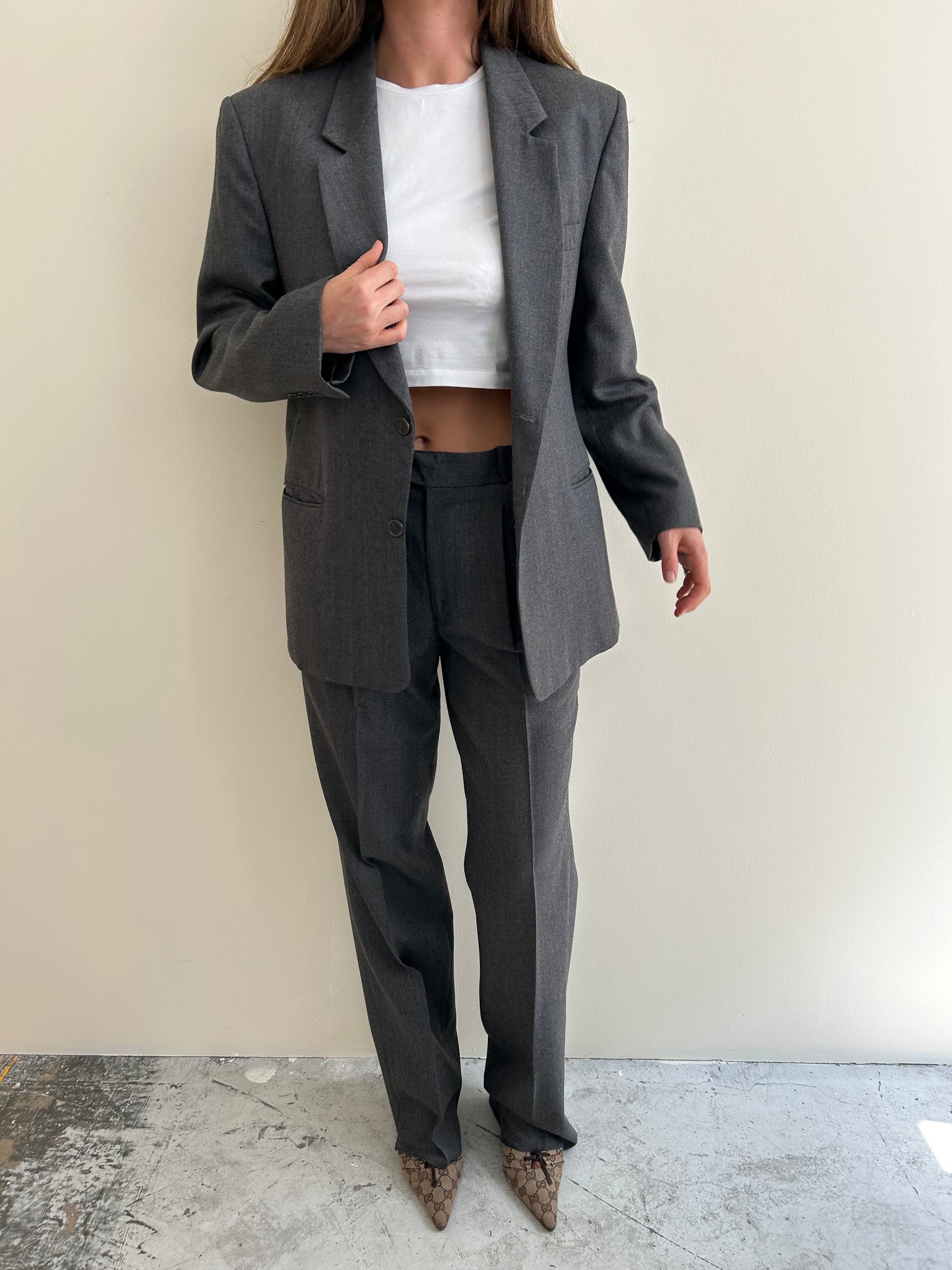 Grey suit in wool
