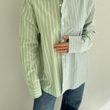 Contrasted shirt in green tones