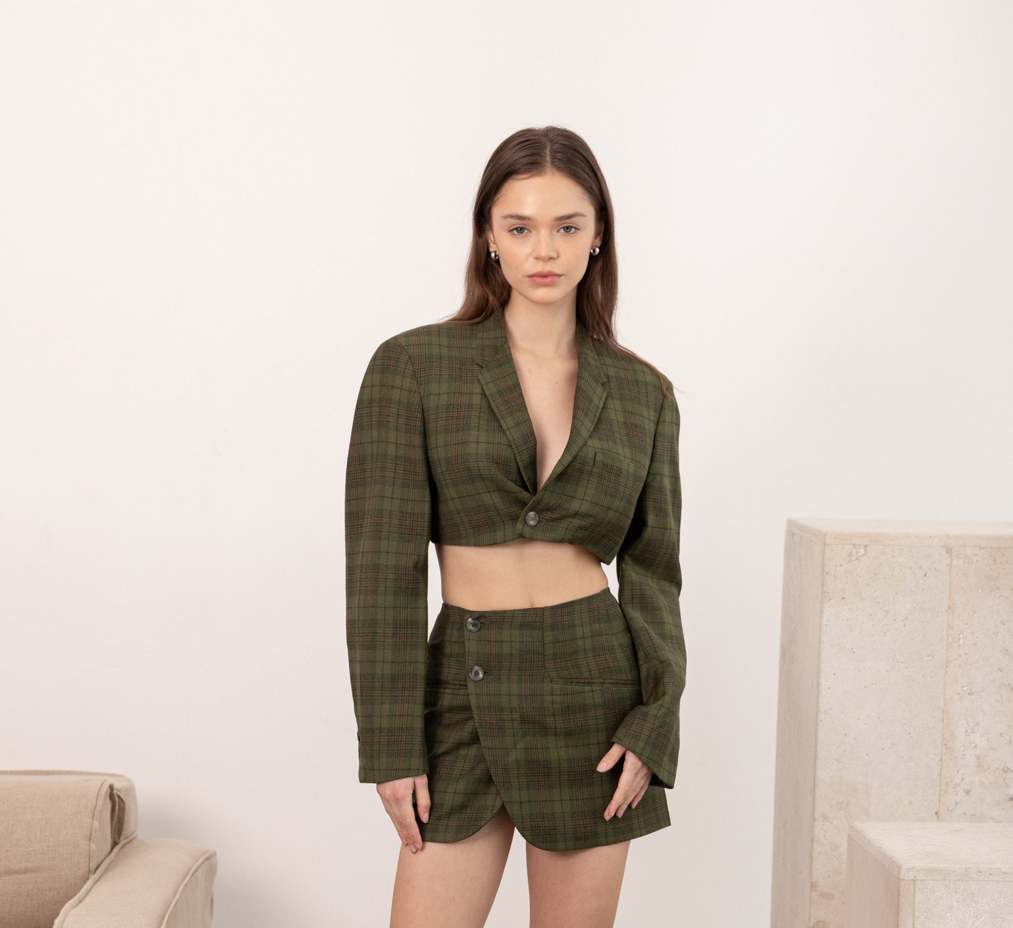 Cropped skirt suit in green with beautiful vintage lining