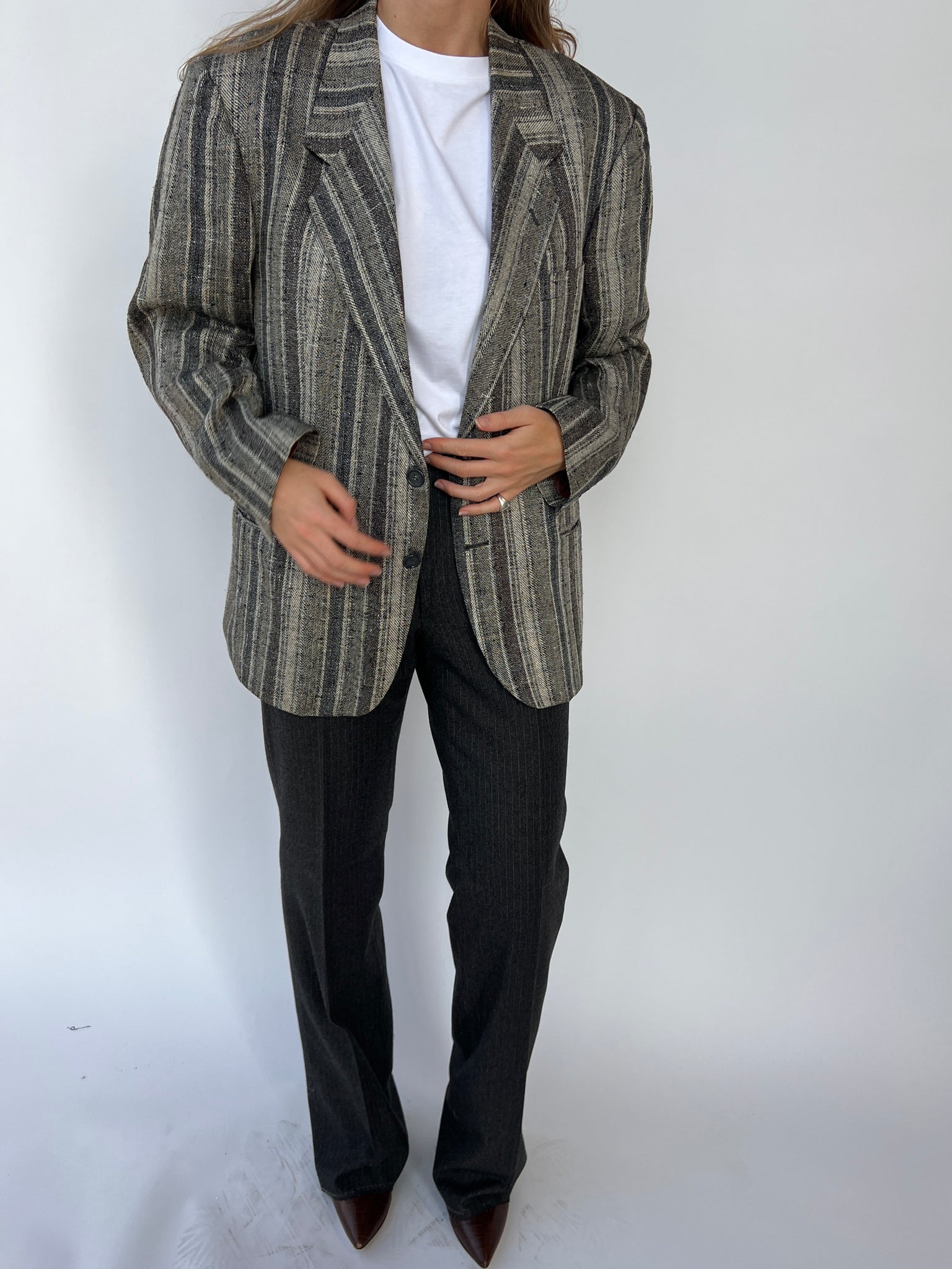 Silk blazer in grey tones