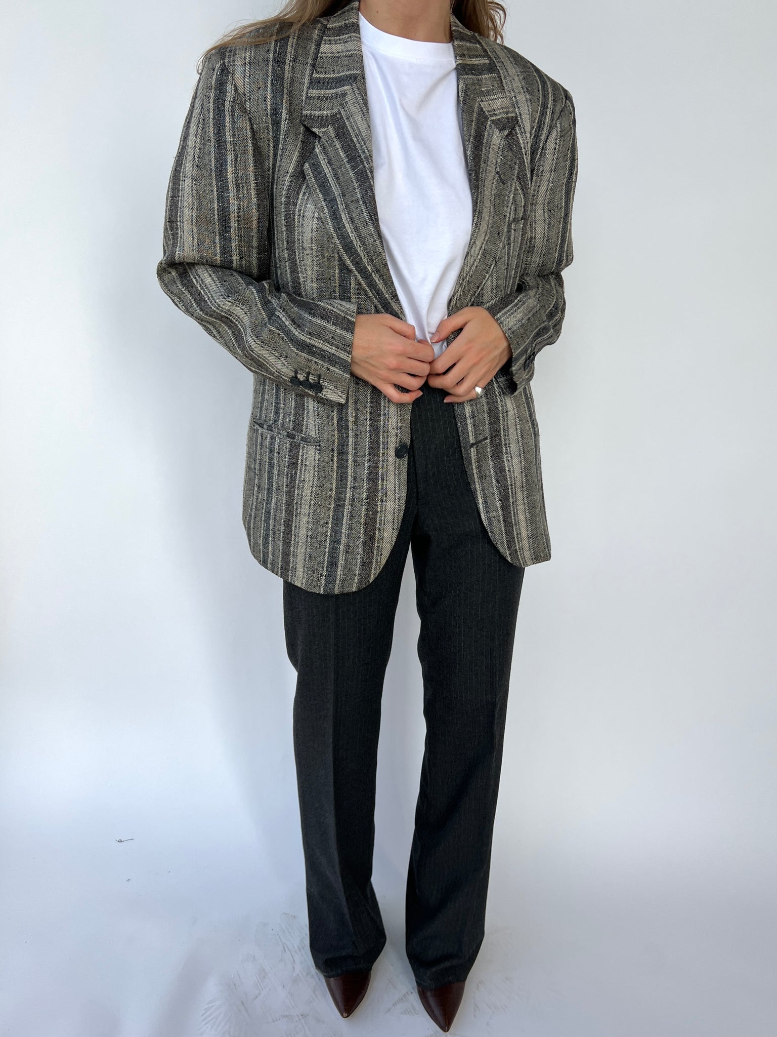 Silk blazer in grey tones