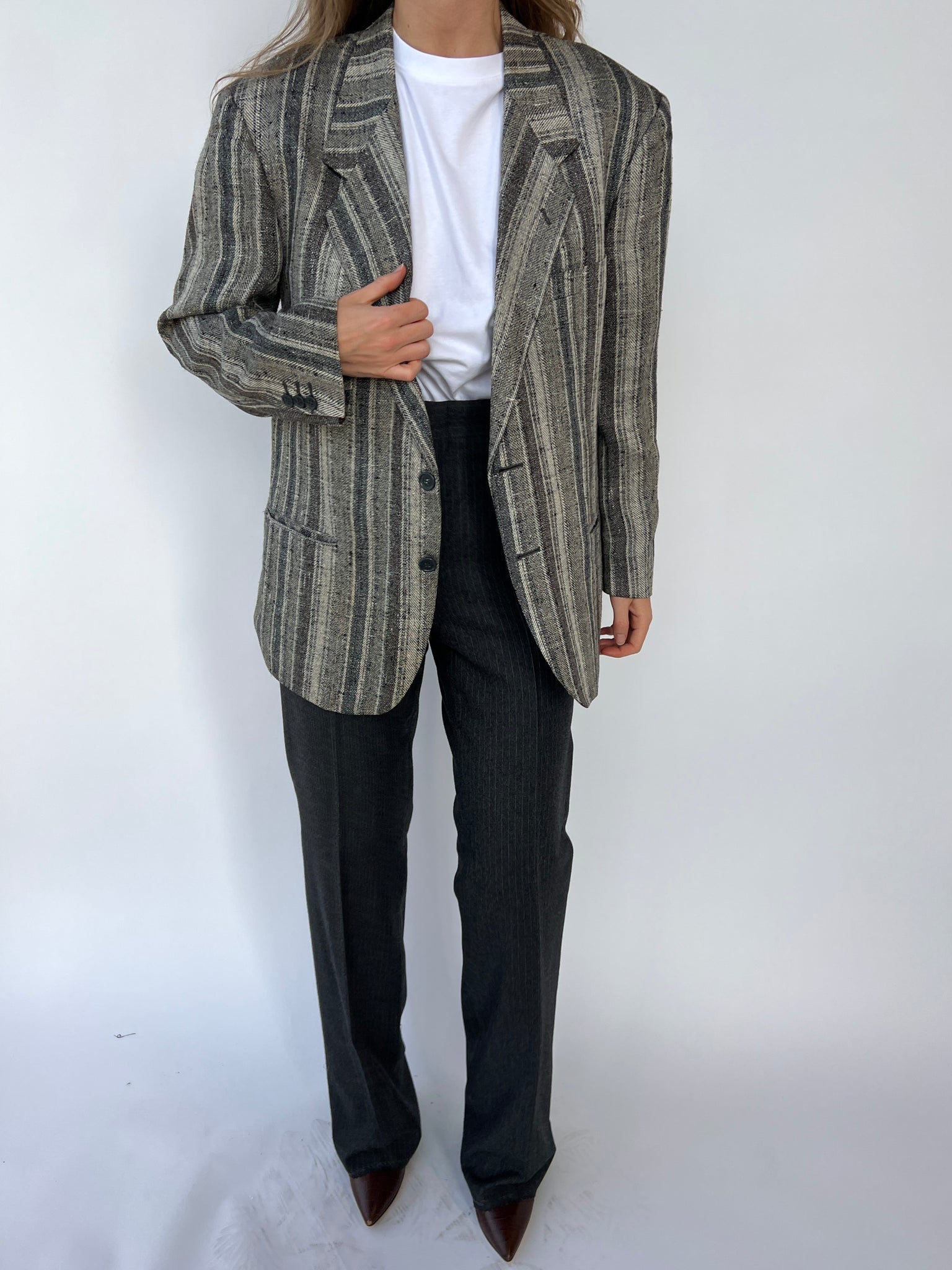 Silk blazer in grey tones