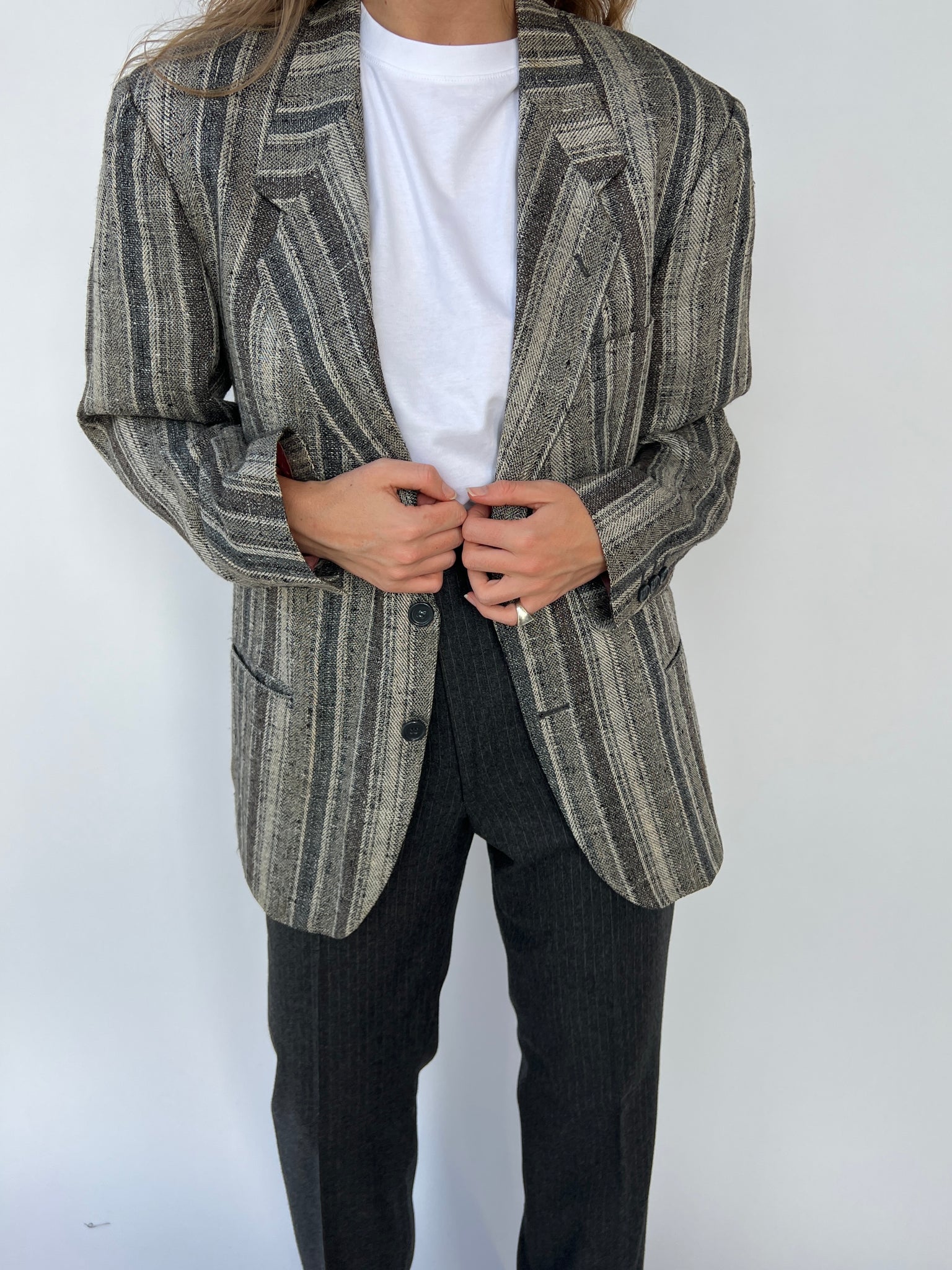 Silk blazer in grey tones