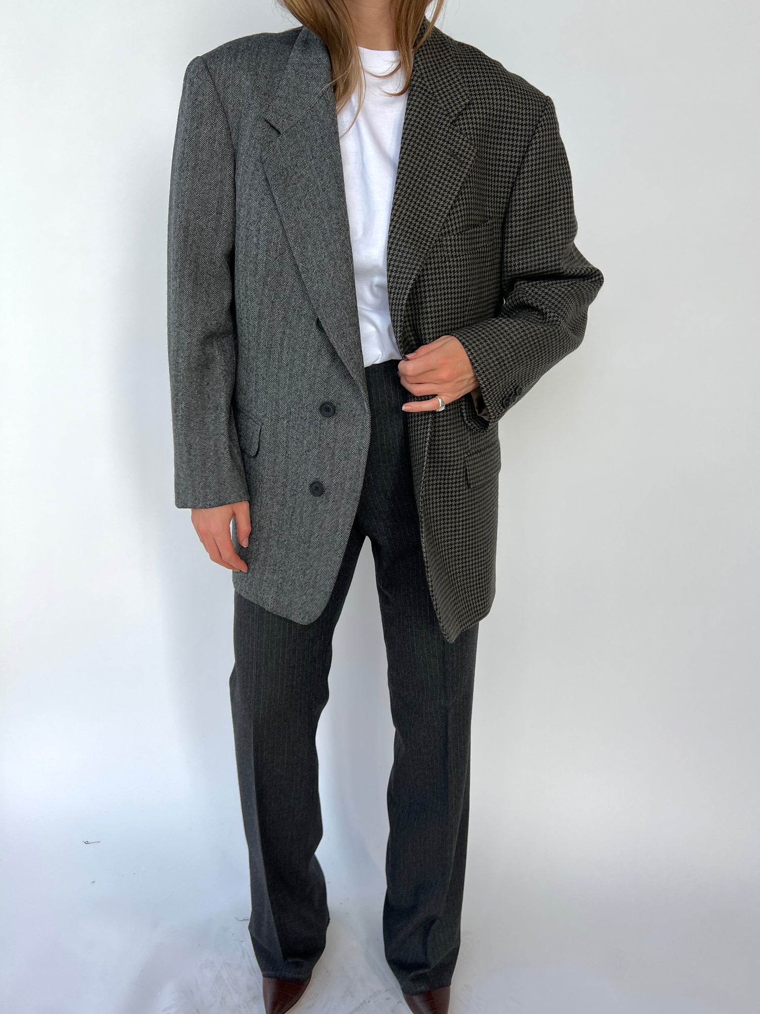 Contrasted blazer in grey tones